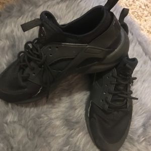 Nike black huaraches size 8 Good condition